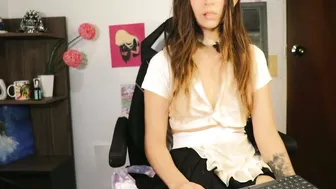 _lucy_white_ slave cam chat