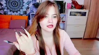 purehanna posing on cam 05 December 2025