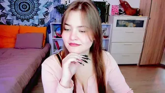 purehanna posing on cam 05 December 2025