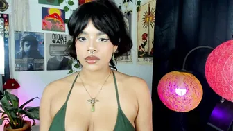Raven_luv webcam posing on cam
