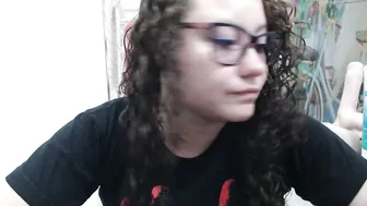 Curly_greeneyed sex chat cam - 06 December 2025