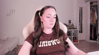 lil_happiness video 12/06/2025