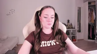 lil_happiness video 12/06/2025