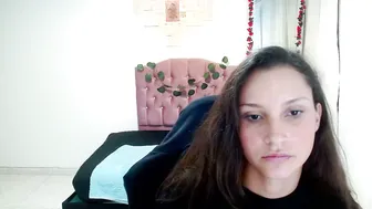Scarlet771776 posing on cam 12-06-2025