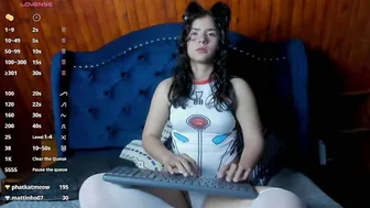 Yan_nyan feet posing on webcam