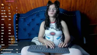 Yan_nyan feet posing on webcam