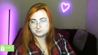 alicia_side_red feet video cam