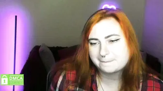 alicia_side_red feet video cam
