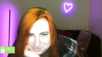 alicia_side_red feet video cam