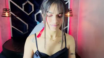 lili_evanss 06-Dec-25 webcam show