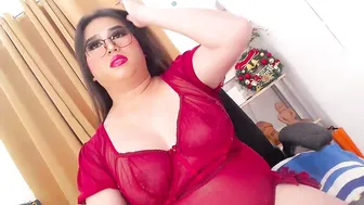 creamy_cock26 wifematerial posing on webcam