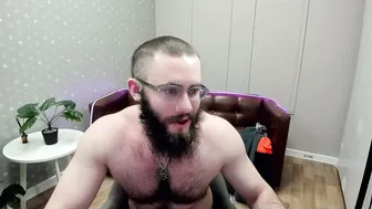 ant_power hairy (12-06-2025)