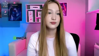 pure_angel1 posing on cam (12-06-2025)