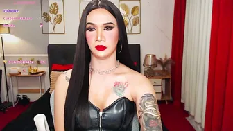 queenpinayhorsecock slave cam