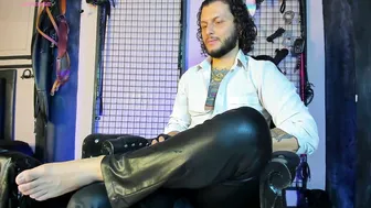 Twisted_fantasy_ master on cam