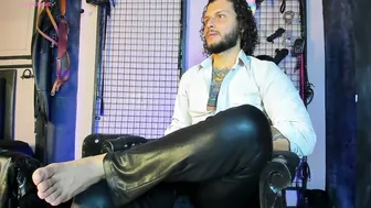 Twisted_fantasy_ master on cam