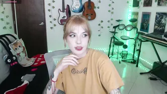 Lovely_cass shy video cam