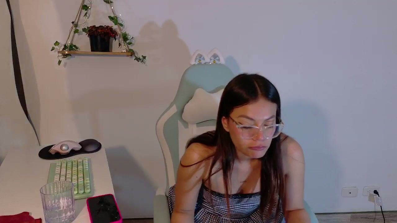 emerald_sparkles chat porn video - (12-07-2025)