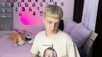 Olivertasty twink live cam show