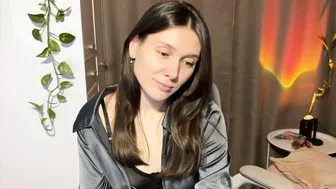Ameliahenderson posing on cam 07-Dec-2025