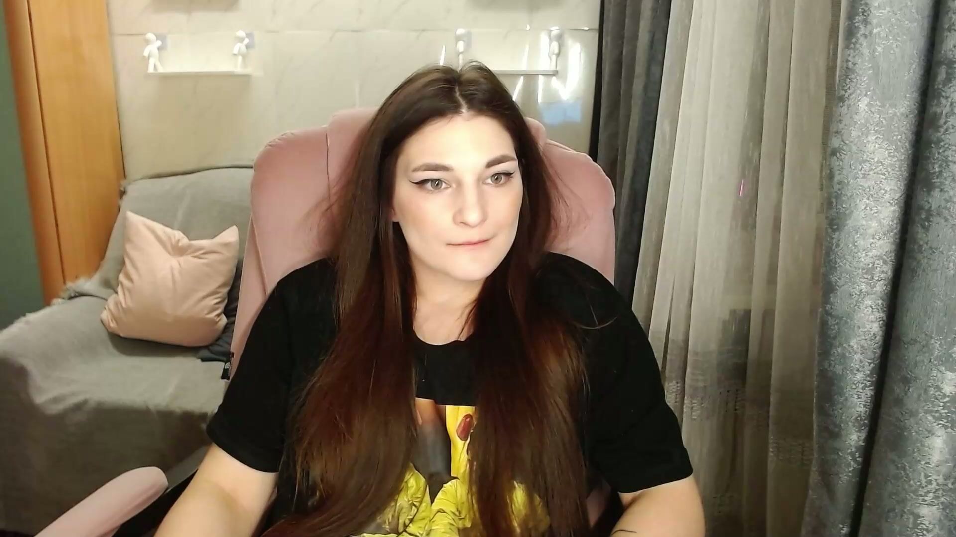 Helgamun new posing on cam