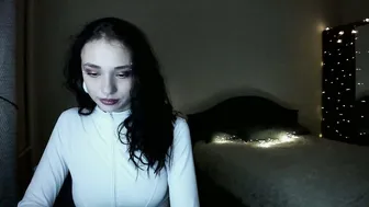 alice_love_888 posing on webcam 09-Dec-25
