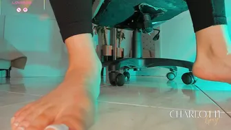 charlotte__grey pantyhose 12/09/2025