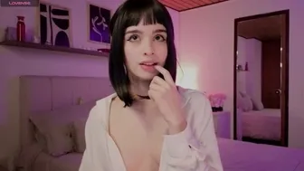 roxxy_mora posing on webcam sex cam chat