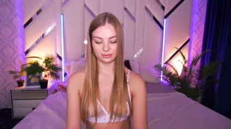 angelleyess 10-Dec-25 blonde