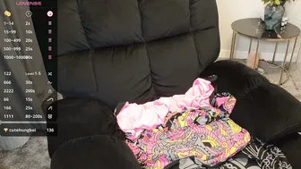 sidnney bigboobs (12/10/2025)