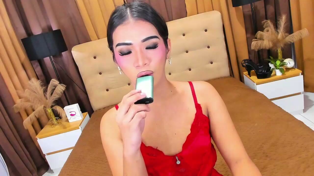 irina_woodshakylishxx bigcock nude cam