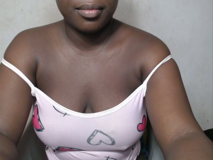 Hottylissa1 posing on cam 12-10-2025