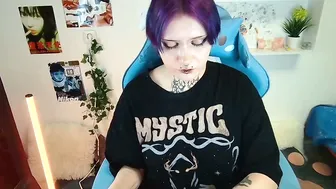 technical_face_powder_error posing on webcam 12/10/2025