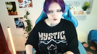 technical_face_powder_error posing on webcam 12/10/2025
