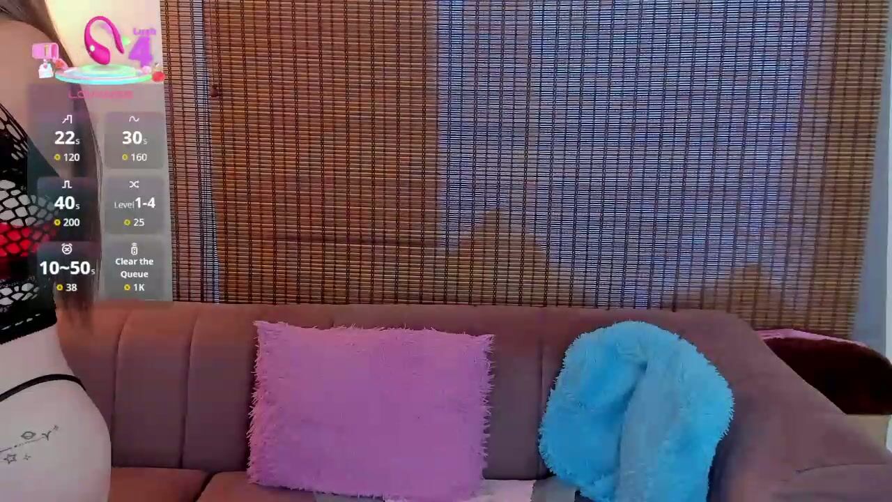 Ariana_cross_ feet 12/10/2025