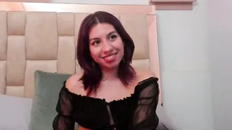 zoe_moreau posing on cam - 11-Dec-2025