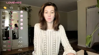 Gingerbread__house on webcam (12-11-2025)