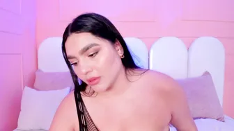 Eva_saintt porn video posing on cam