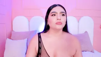 Eva_saintt porn video posing on cam