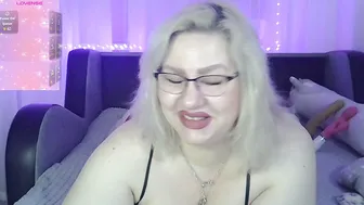 angelinaglam 12-11-2025