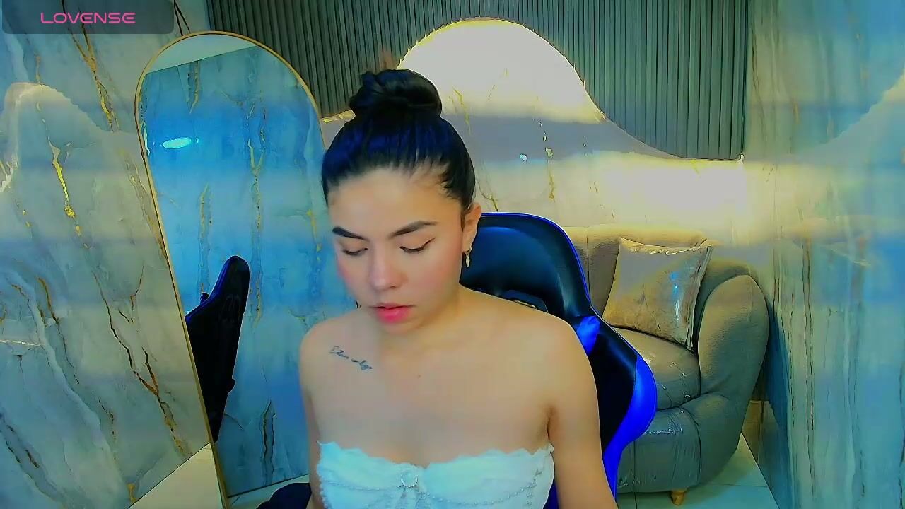 Ambarina_r live on cam 12-12-2025