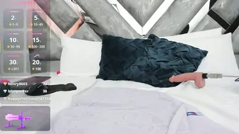 Hotmature1 posing on cam 07-Jun-25