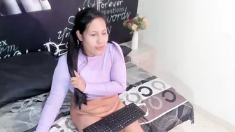 yineth_hot (12/14/2025) posing on webcam