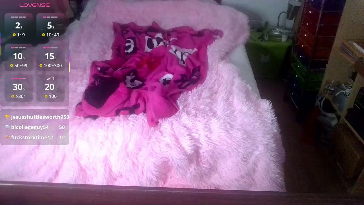 amirahskyy posing on cam - 14 December 2025