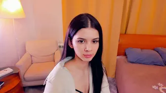 softlyy_bold webcam (12/14/2025)