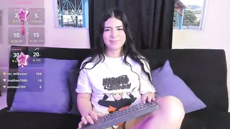 Ari_peaches cam nude 12/14/2025