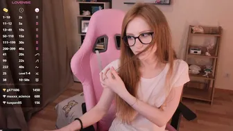 plastic_beach young nude on cam