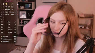 plastic_beach young nude on cam
