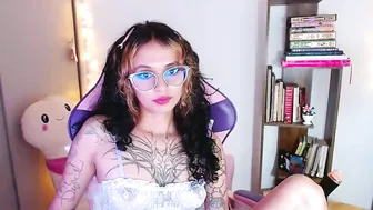 bluee_v recorded nude video 467423