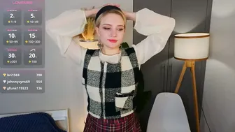 brunaalcorn posing on webcam - (12/15/2025)